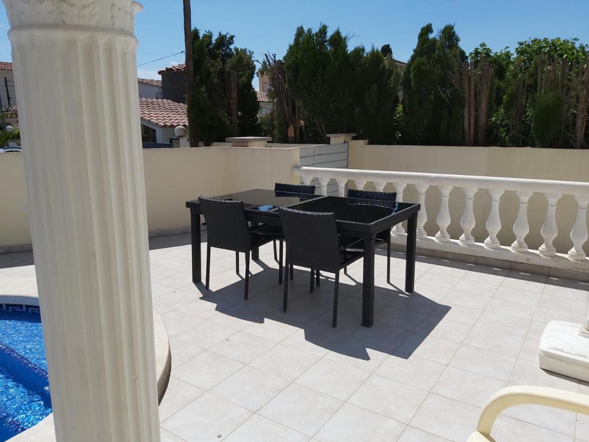 Vila Casa Amb Piscina Privada Empuriabrava Exteriér fotografie